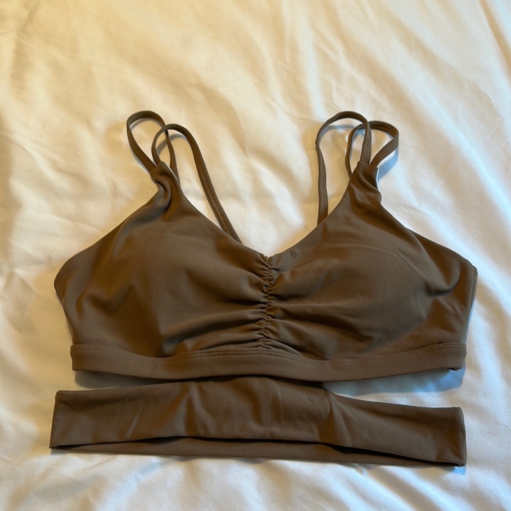 NVGTN sports top perfect condition